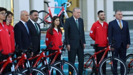 Cumhurbaşkanı Erdoğan, ’60. Cumhurbaşkanlığı Türkiye Bisiklet Tipi’nin tanıtımına katıldı