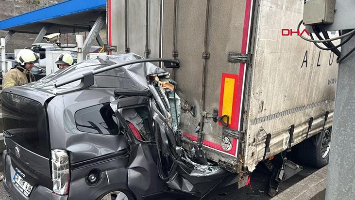 İstanbul’da hafif ticari araç TIR’ın altına girdi! Vahim manzara: 1 meyyit
