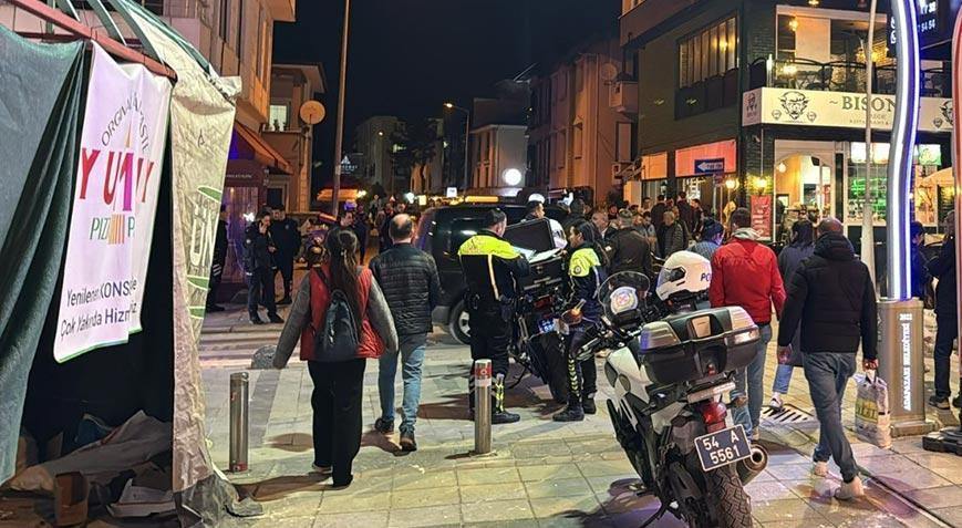 Kafeye girip silahla dehşet saçtı! Mani olmak isteyen işletmeciyi bıçakladı