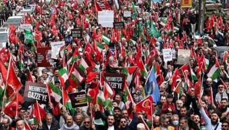 Üsküdar’da çok sayıda kişi Gazze için yürüyüş yaptı