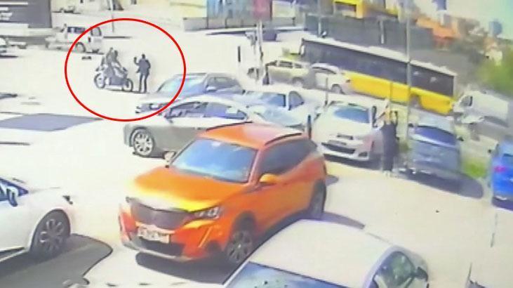 Ataşehir’de motosikletin yayaya çarptığı anlar kamerada