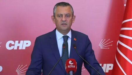 CHP Lideri Özel, İstanbul İl Başkanlığı önünde konuştu! ‘Gün sindirme günü değildir’