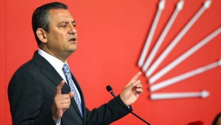 CHP Lideri Özgür Özel, parti genel merkezi önünde konuştu: ‘Hiçbir rakibimize mal etmiyorum’