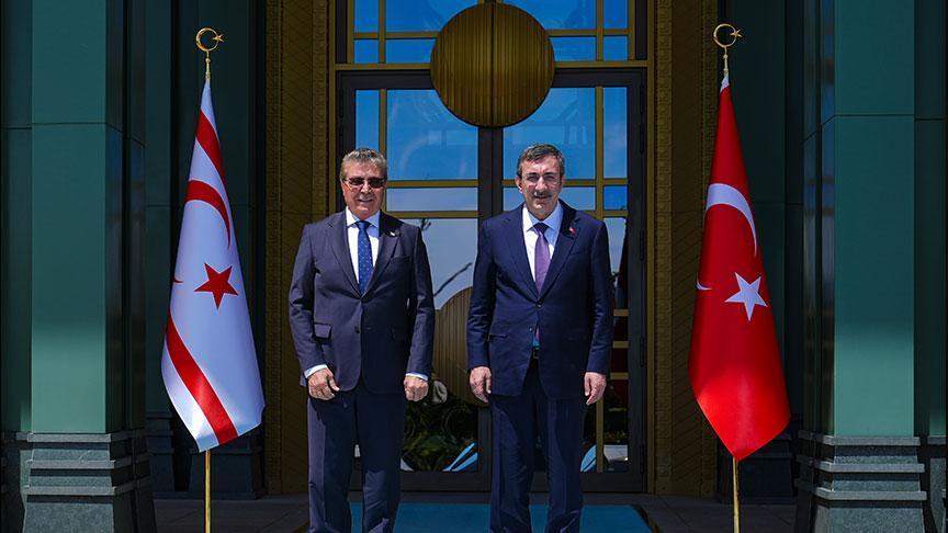 Cumhurbaşkanı Yardımcısı Yılmaz, KKTC Başbakanı Üstel ile bir ortaya geldi