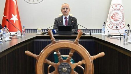 Doğu Akdeniz’deki deniz trafiği yerli ve ulusal sistemle izlenecek