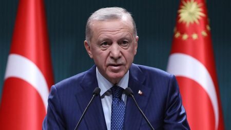 Erdoğan’dan CHP otobüsünü polisin üzerine süren sürücüyle ilgili reaksiyon: Bu menfur aksiyon, siyasetin hudutlarını aşmıştır