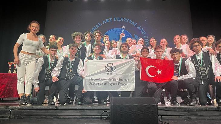 Liselilerden büyük zafer: Roma’dan birincilik ve büyük mükafatla döndüler