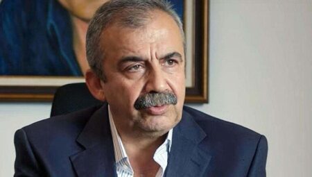 Sırrı Süreyya Lider, rol aldığı sineması izleyemedi