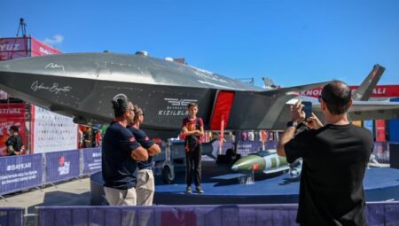 TEKNOFEST KKTC nefes kesen uçuş gösterisiyle başladı