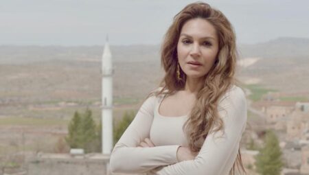 Uzak Şehir’in Nare’si Sahra Şaş anlattı! ‘Kendimi JLO’ya benzetmeye başladım’