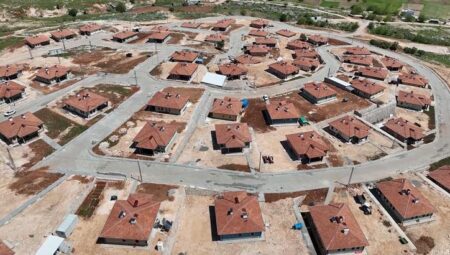 Adıyaman’ın Zey Köyü kayalık tabanda yine kuruldu