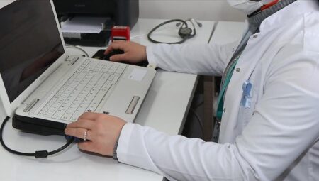 Aile hekimliklerinde yeni periyot: İkamete dayalı yeni uygulama başlıyor