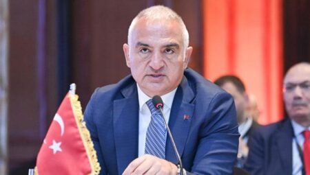 Bakan Ersoy, Kahire’de