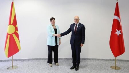 Bakan Şimşek, Kuzey Makedonyalı mevkidaşı ile bir ortaya geldi