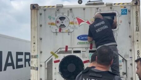 Bakan Yerlikaya duyurdu! Mersin’de 28 kilo kokain ve 680 litre sıvı metamfetamin ele geçirildi