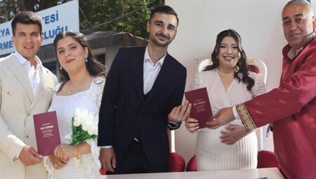 Evlilik yıl dönümünün unutamamak için akın ettiler! Onlarca çift birebir gün evlendi