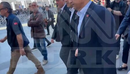 Özgür Özel’e yumruklu saldırıyı gerçekleştiren şüphelinin merasim öncesi imajları ortaya çıktı