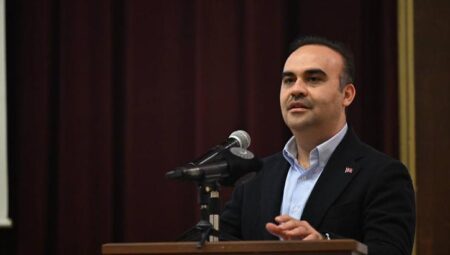 Bakan Kacır’dan savunma sanayii bildirisi: Türk milletinin imzasını gökyüzüne attılar