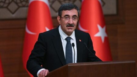 Cumhurbaşkanı Yardımcısı Yılmaz, Özbekistan’da iş insanlarıyla bir ortaya geldi