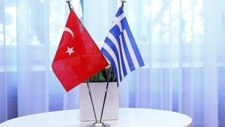 Yunan Bakan Türkçe iş konuştu