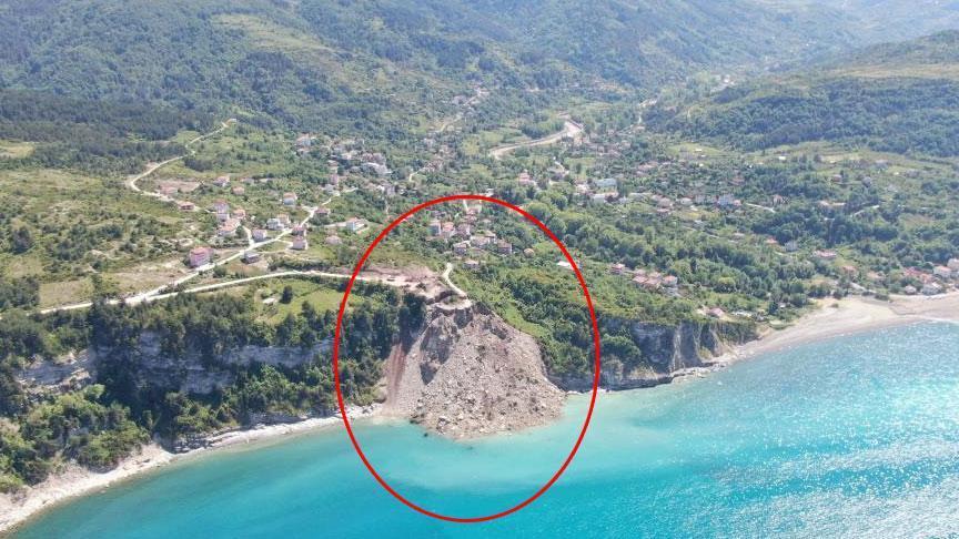 2 İlçe ortasında endişe dolu anlar! Karadeniz ile birleşti