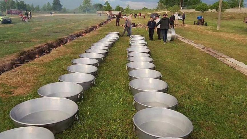 80 yıllık gelenek! Binlerce kişi kente akın etti: 60 kazan yan yana pişirildi