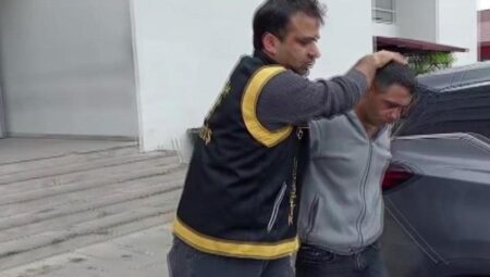 Adana’da enteresan olay! Arkadaşları konuta bırakmayınca araba çaldı
