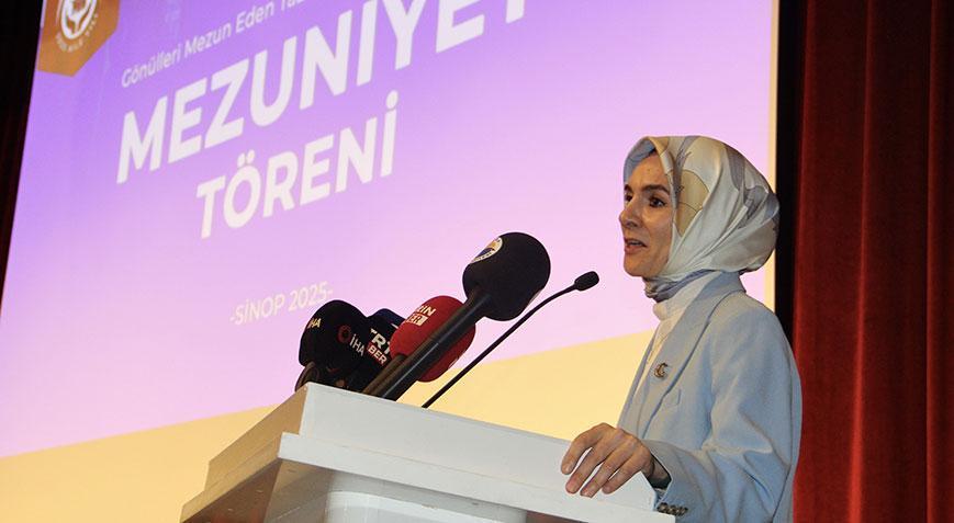 Bakan Göktaş Sinop’ta 3. Yaş Üniversitesi’nin mezuniyet merasimine katıldı