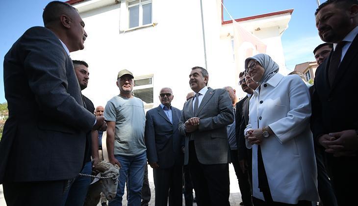 Bakan Tekin, Balıkesir’de cemevi ve MHP Vilayet Başkanlığını ziyaret etti
