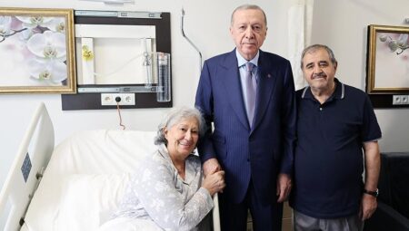 Cumhurbaşkanı Erdoğan açılışını yaptığı hastanedeki hastalara sürpriz ziyaret