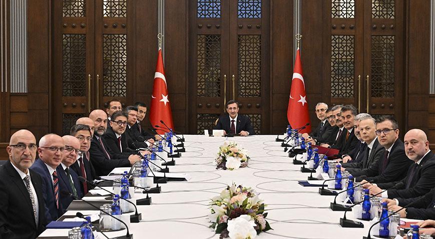 Cumhurbaşkanı Yardımcısı Yılmaz metal dalı temsilcileriyle bir ortaya geldi