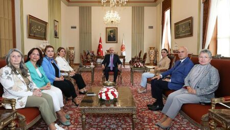 Meclis Başkanı Kurtulmuş, CHP’li Kaya ile ÂLÂ Partili Çömez’i kabul etti
