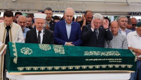 Meclis Başkanı Kurtulmuş, emekli Öğretim Üyesi Prof. Dr. Halis Ayhan’ın cenazesine katıldı