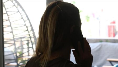 Mesken hanımlarını dolandıran şebeke üyeleri, mağdurları düzmece dokümanla tehdit etmiş