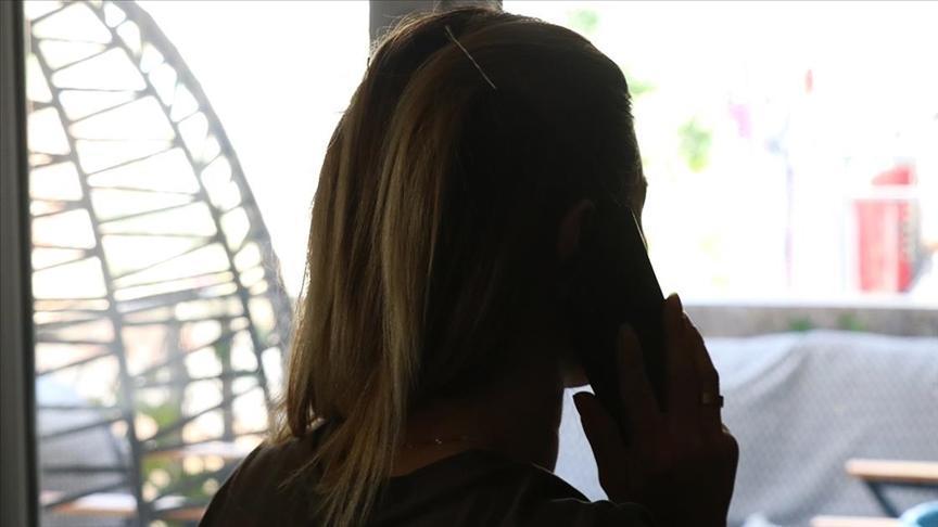 Mesken hanımlarını dolandıran şebeke üyeleri, mağdurları düzmece dokümanla tehdit etmiş