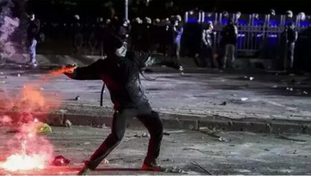 Müsaadesiz şovlarda tutuklanan Esila Ayık ve iki öğrenci için tahliye kararı