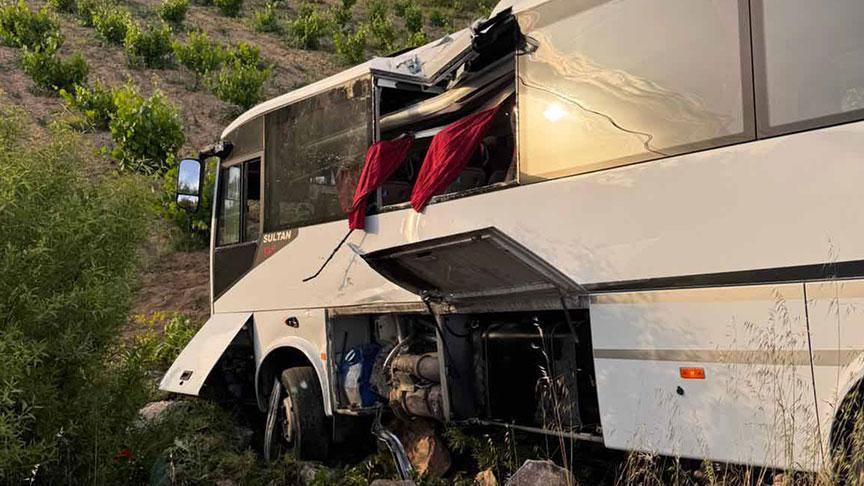 Yolcu otobüsü ile çeşit midibüsü çarpıştı! Çok sayıda yaralılar var